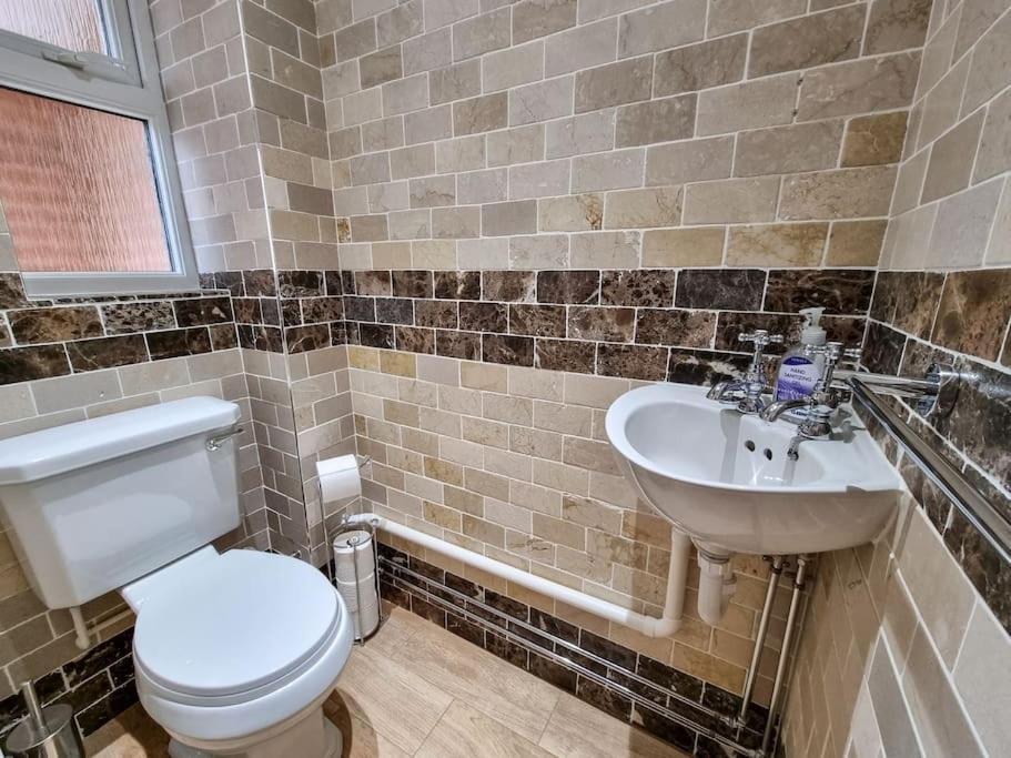 Stunning Family Home Close To The City Centre Manchester Exterior photo