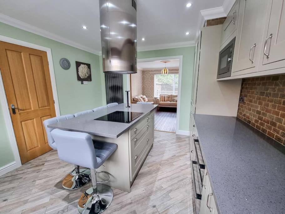 Stunning Family Home Close To The City Centre Manchester Exterior photo